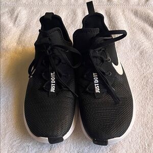 Nike Just Do It - Training - Black Sneakers with White Accents a